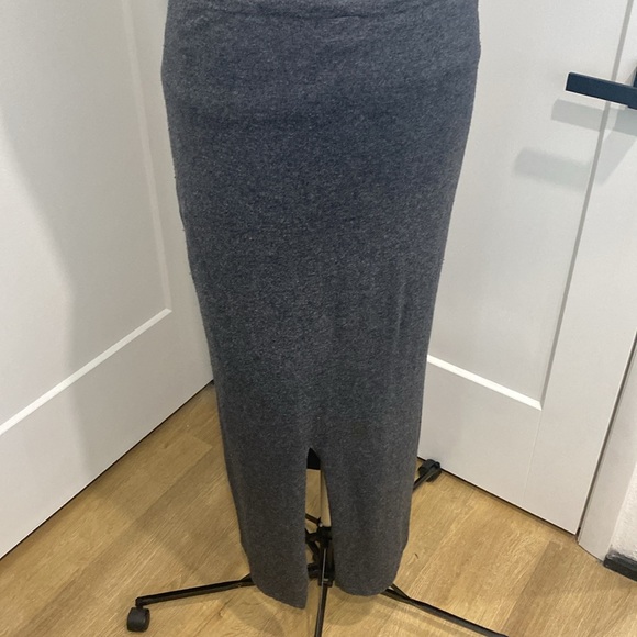 Cutter & Buck Solid Maxi Cashmere skirt , Charcoal Gray, Tie Front | Size Medium - Picture 7 of 10